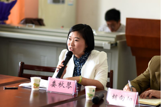 情系中南——991网
举行“刑事辩护经验”交流会